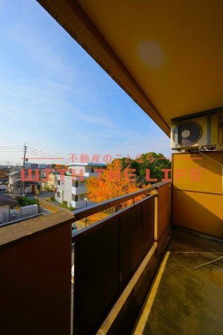 アザレアハイツ葉山【10,000円キャッシュバック対象物件】のバルコニー|陽当たり良好なバルコニーです