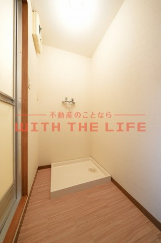 アザレアハイツ葉山【10,000円キャッシュバック対象物件】の洗面所|コンパクトで使いやすい洗面所