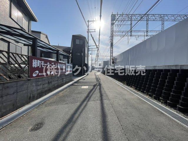 緑町　中古一戸建ての前面道路含む現地写真|■物件内覧・資金計画相談・住宅ローン相談、リフォーム相談、お問合せ受付中■
※当日・翌日のご内覧、ご相談はお電話でのお問合せがスムーズです！