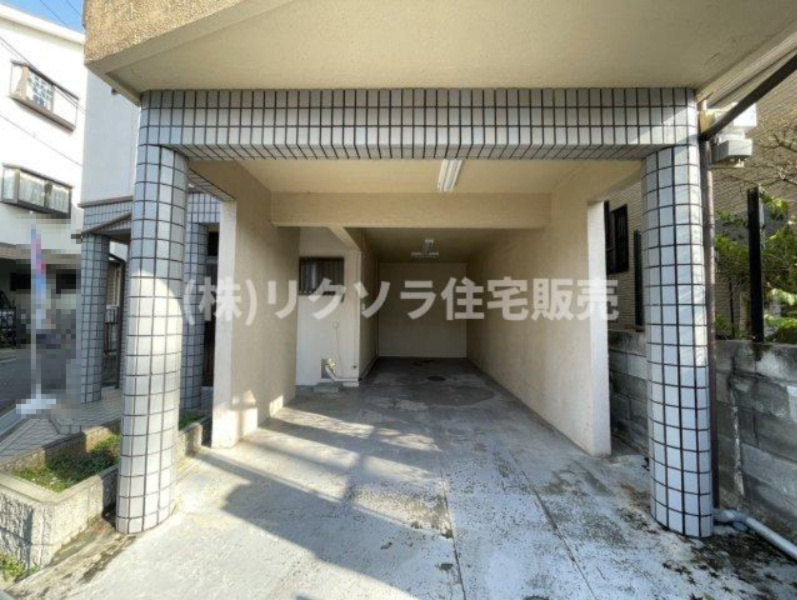 緑町　中古一戸建ての駐車場|2台駐車可能
■物件内覧・資金計画相談・住宅ローン相談、リフォーム相談、お問合せ受付中■
※当日・翌日のご内覧、ご相談はお電話でのお問合せがスムーズです！