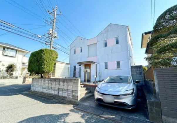 【中古】鶴ヶ島市松ヶ丘５丁目中古住宅の外観|敷地61坪あります！
コンビニやスーパーも近く便利☆
