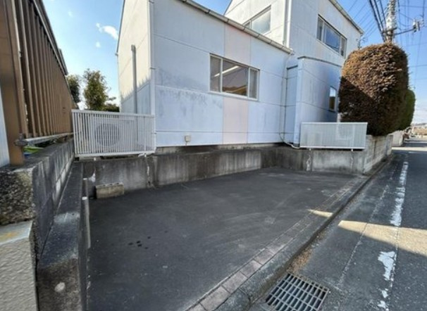 【中古】鶴ヶ島市松ヶ丘５丁目中古住宅の駐車場|駐車スペースです☆