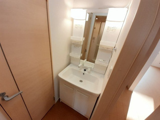 【洗面所】 | エクセレント真鍋 | 明るい洗面所です