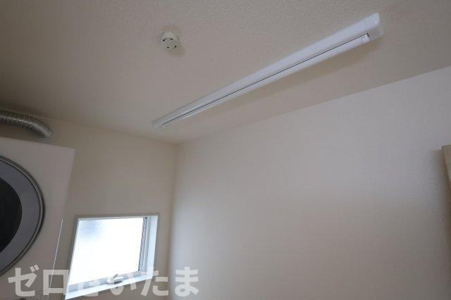 《仲介手数料無料》浦和区領家５丁目10-15新築一戸建てリーブルガーデンのランドリースペース|ホスクリーン設置済み