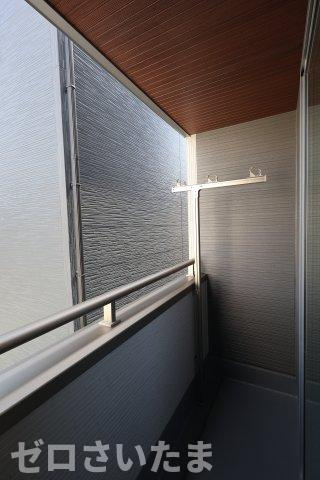 《仲介手数料無料》浦和区領家５丁目10-15新築一戸建てリーブルガーデンのバルコニー|屋根付き