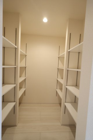 《仲介手数料無料》浦和区領家５丁目10-15新築一戸建てリーブルガーデンの収納
