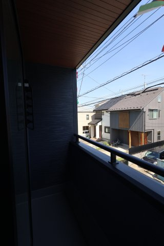 《仲介手数料無料》浦和区領家５丁目10-15新築一戸建てリーブルガーデンのバルコニー|屋根付き