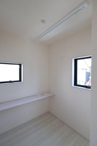 《仲介手数料無料》浦和区領家５丁目10-15新築一戸建てリーブルガーデンのその他|ホスクリーンが設置されています。