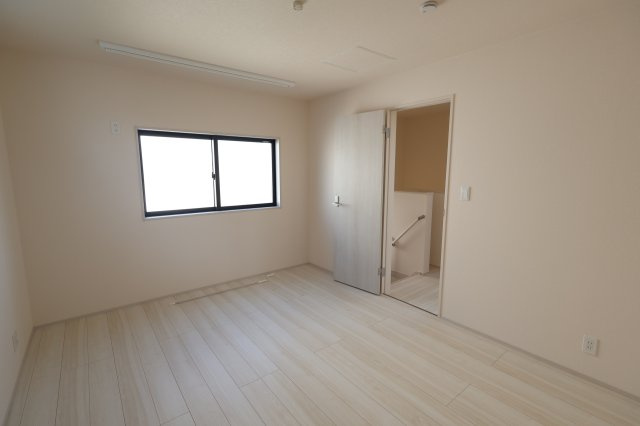《仲介手数料無料》浦和区領家５丁目10-15新築一戸建てリーブルガーデンの洋室