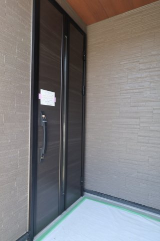 《仲介手数料無料》浦和区領家５丁目10-15新築一戸建てリーブルガーデンの玄関