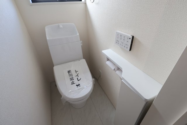 《仲介手数料無料》浦和区領家５丁目10-15新築一戸建てリーブルガーデンのトイレ