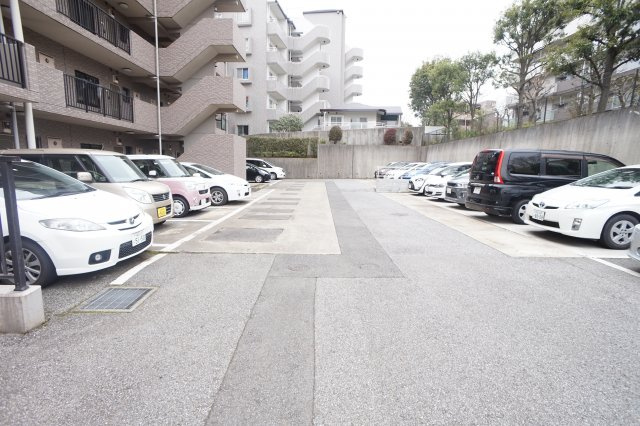 メゾンドソレイユの駐車場|敷地内駐車場空ありますよ