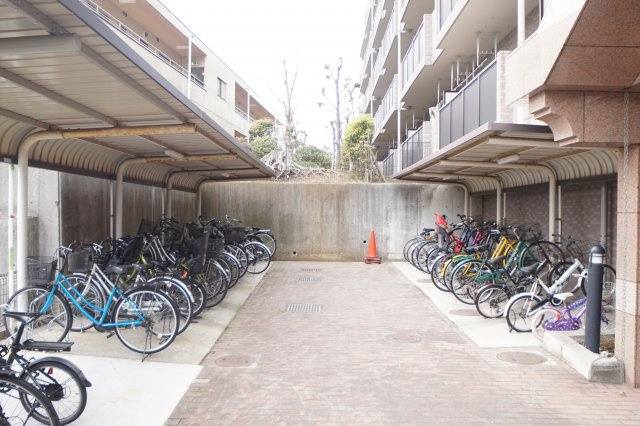 メゾンドソレイユのその他共用部分|自転車置き場です