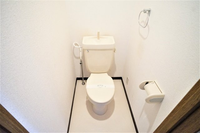 メゾンドソレイユのトイレ|もちろんバス・トイレ別です