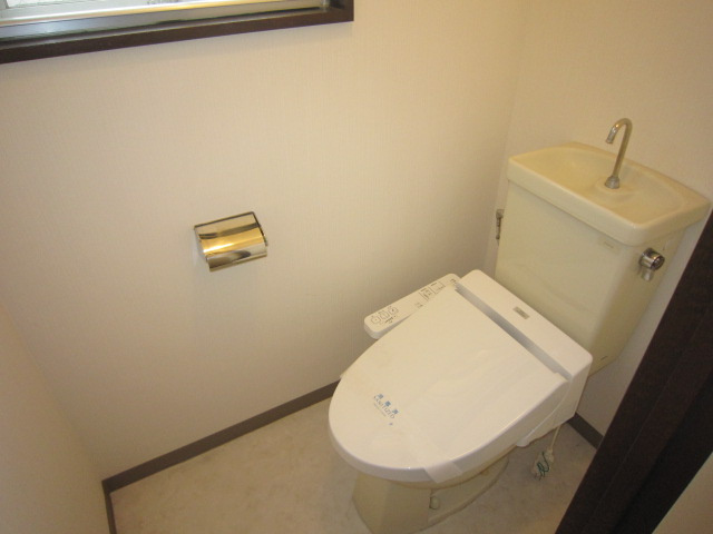三鷹市井口１丁目の賃貸マンションのトイレ