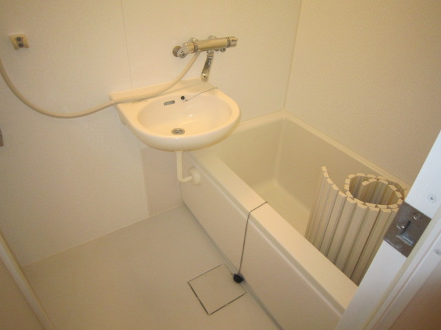 三鷹市井口１丁目の賃貸マンションの浴室