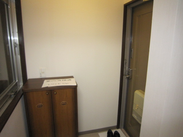 三鷹市井口１丁目の賃貸マンションの玄関