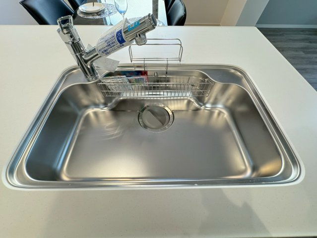 広々リビングの３ＬＤＫ◆南向きバルコニー◆駐車スペース２台分有り◆宇治市五ヶ庄上村のキッチン|シンク