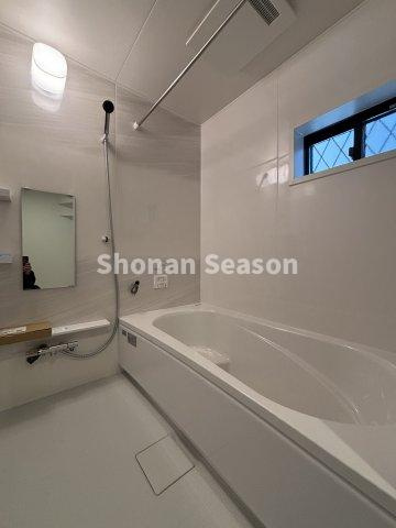 【浴室】 | １日の疲れを癒す１坪タイプのバスユニット◎
浴室乾燥機・追い焚き機能が搭載されております♪