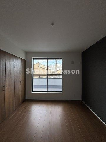 【洋室】 | 主寝室は広さ6.9帖！ベッドを置いてもゆとりがございます♪