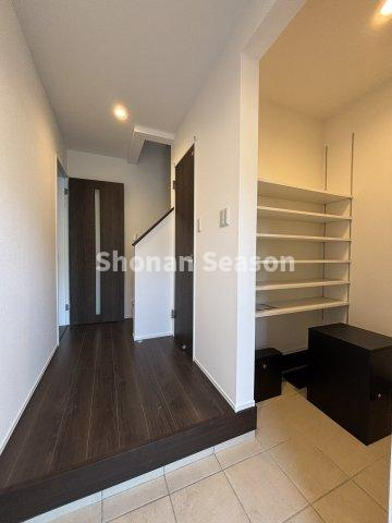 【玄関】 | 乱雑になりがちな玄関周りがすっきり片付く大型収納「SIC」付！