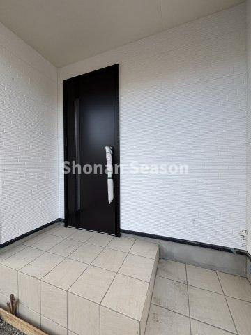 【玄関】 | お出かけや通勤通学に便利な小田急線沿線！「鵠沼海岸」駅まで徒歩15分♪