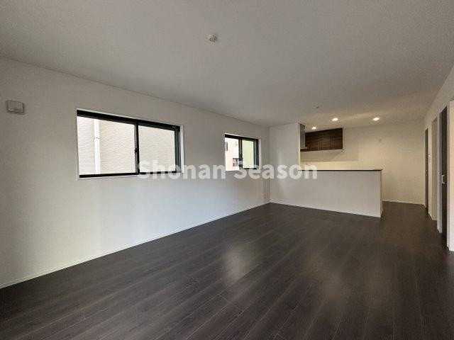 【居間・リビング】 | 1階に水回りが集中◎毎日の家事負担を軽減してくれる動線が魅力！