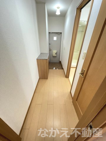 【玄関】 | 収納もある玄関です