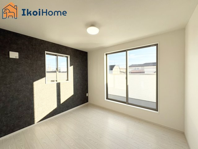 明石市藤江　新築戸建の寝室|【ホームページに現地動画掲載中】●年中無休：当日予約可●バルコニーに面した明るいお部屋です♪