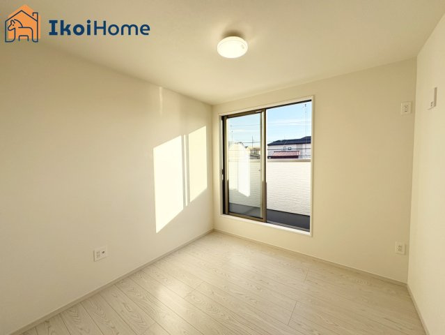 明石市藤江　新築戸建の寝室|【ホームページに現地動画掲載中】●年中無休：当日予約可●カーテン・カーテンレール未設置。ご相談下さい