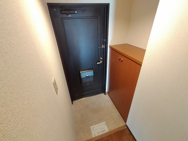 神戸市須磨区南落合１丁目の賃貸マンションの玄関