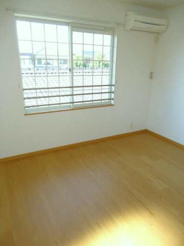 【内装】 | ネオ　サティー | 明るい色調の室内です