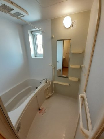 ホワイトリリーＢの浴室