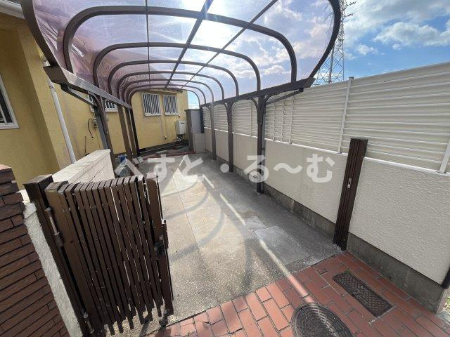 伊川谷町有瀬戸建の駐車場