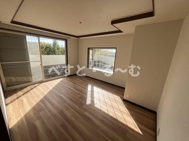 伊川谷町有瀬戸建の居間・リビング