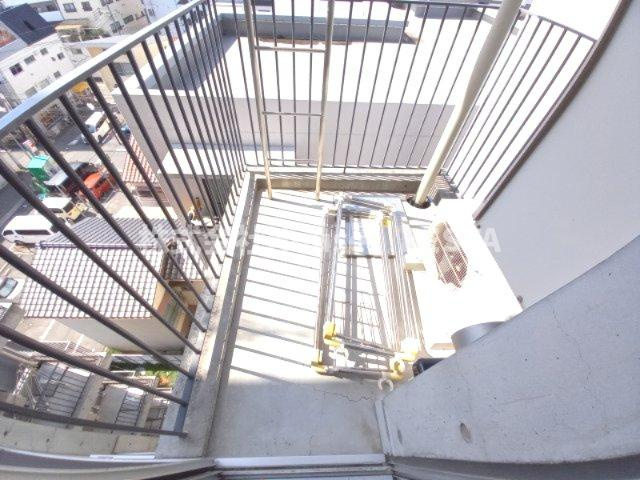 イーストヴィレッジ三宮のバルコニー