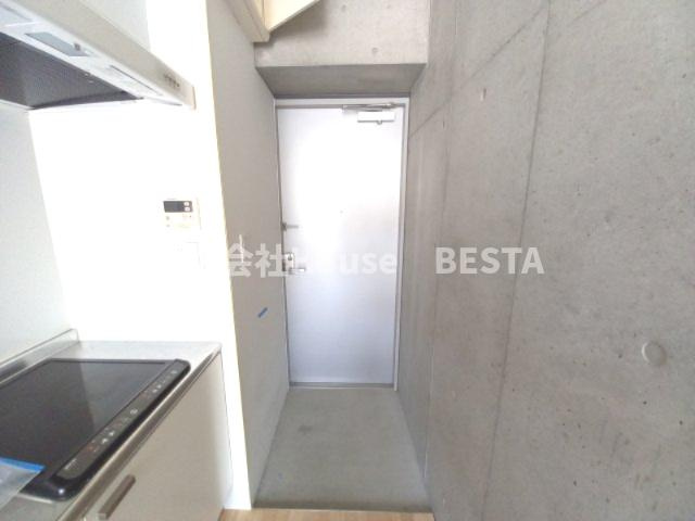 イーストヴィレッジ三宮の玄関