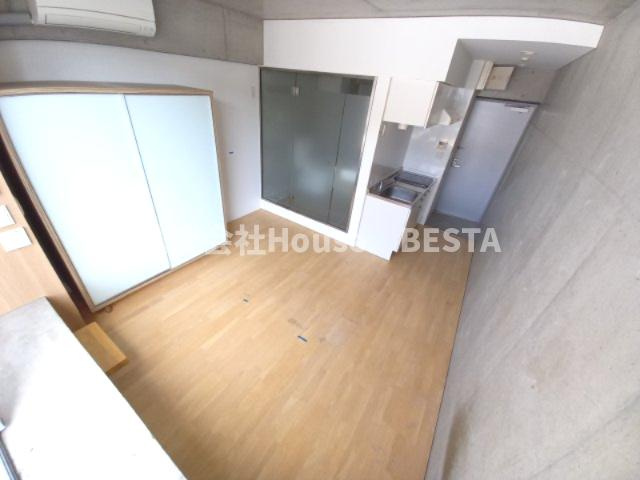 イーストヴィレッジ三宮の洋室