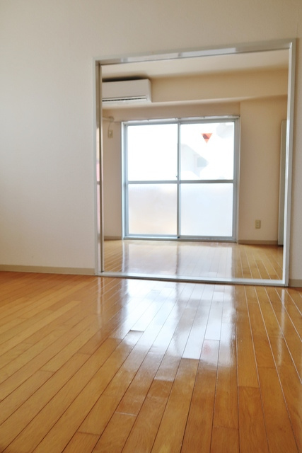 ワコーレルミエール三ノ輪の居間・リビング