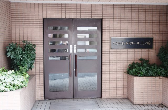 ワコーレルミエール三ノ輪のエントランス