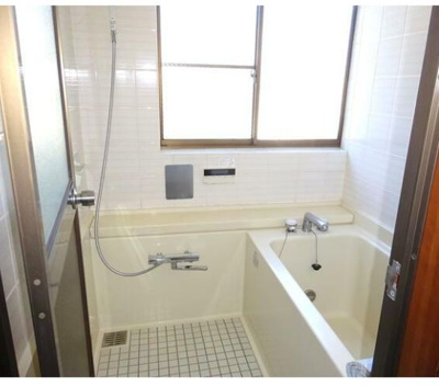 【トイレ】 | 中里町貸家 | 落ち着いた色調のトイレです