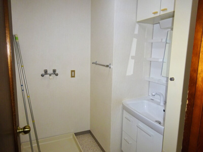 【内装】 | 中里町貸家 | 明るい色調の室内です