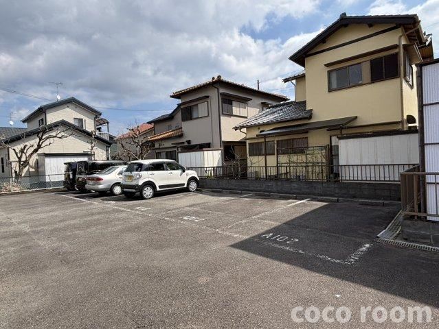 コーポ八好Aの駐車場