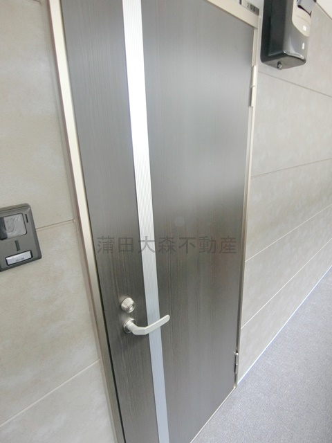 インベスト蒲田East7の玄関