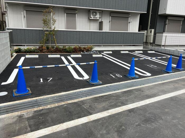 泉大津市東豊中町２丁目のハイツの駐車場|車をお持ちの方に嬉しい駐車場付きの物件です