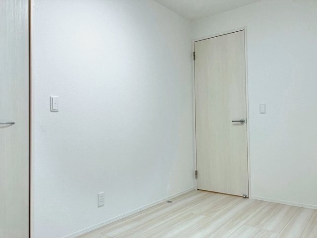 泉大津市東豊中町２丁目のハイツの洋室