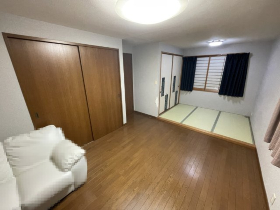 高島市鴨川平3丁目中古戸建の洋室|2F洋室・和室