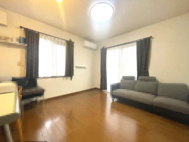 高島市鴨川平3丁目中古戸建の居間・リビング