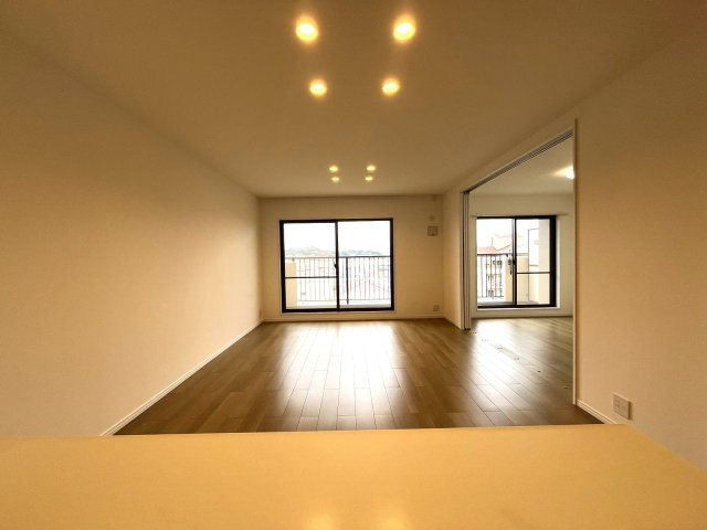 リベーラガーデン Ｅ棟（セントラルイースト）の居間・リビング