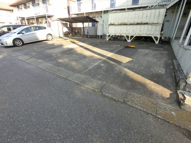 【駐車場】